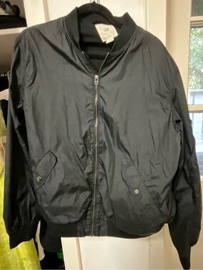 H&M Men's Black Zip-Front Bomber Jacket
